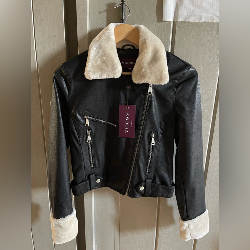 Vigoss vegan black leather jacket with removable offwhite faux fur collar